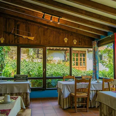 Hotell Viviendas Rurales El Covaju 2*
