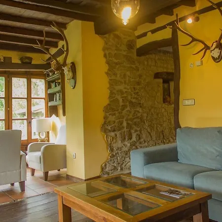 Hotell Viviendas Rurales El Covaju 2*
