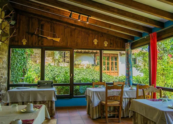 فندق Viviendas Rurales El Covaju 2*