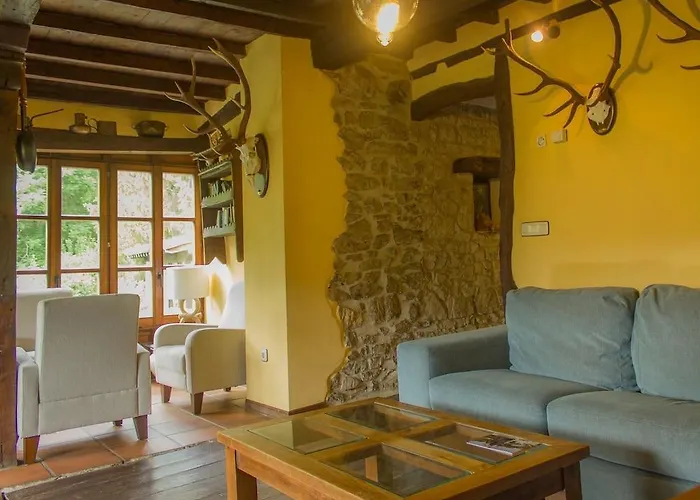 فندق Viviendas Rurales El Covaju 2*